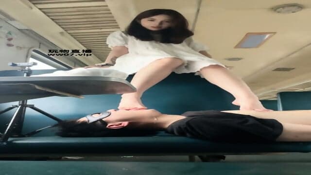 chinese foot worship on train