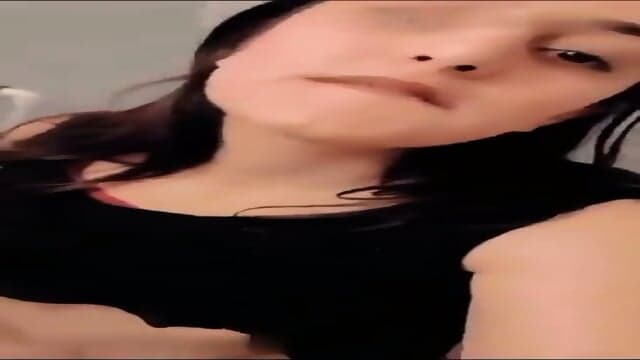 Desi girl showing her beautiful body