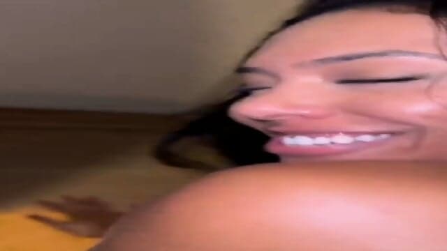 Morena Rabuda Dando O Rabo