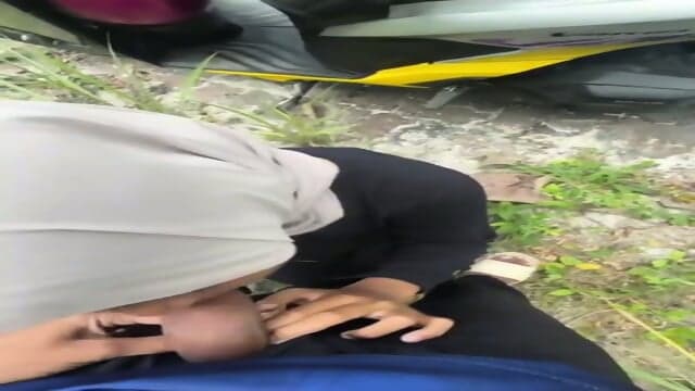 Awek Tudung Kulum Batang Pakwe Outdoor