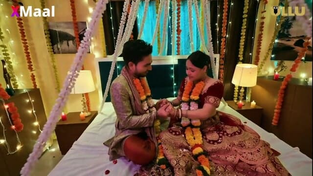 Dost ke sexy mummy ke sath shadi ke bad kari suhagrat. Suhagrat main sexy mummy ke gand main ghusaya apna land.  Mummy ko nanga karke bohut maje se choda.  Ullu indian web series.  Yamma Yamma episode 8.