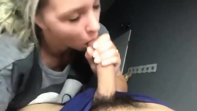 Une femme infidÃÂ¨le se fait remplir de sperme