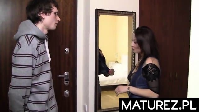 POLISH MILF - Goraca mamuska i jej mlody wielbiciel