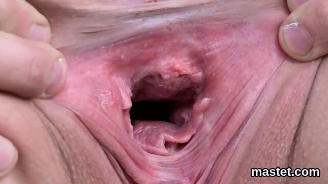 Hot czech teenie spreads her slim slit to the bizarre