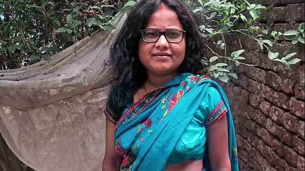 Desi wife hard-core fuking neighbour boy's outdoor