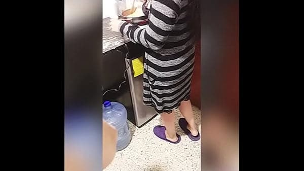 C&oacute;mo COGERTE a tu SUEGRA RICA y a su HIJASTRA! Madrastra MADURA Latina! Trio Casero! #1 (SUB)