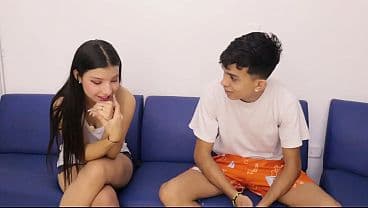 HERMANASTRA CON MUCHAS DUDAS SOBRE EL SEXO LE PIDE CLASES A SU HERMANASTRO DE VERGA GRANDE, EL ESTABA TAN CONTENTO DE ENSE&Ntilde;ARLE CON SU VERGA A SU HERMANASTRA - PORNO EN ESPANOL-