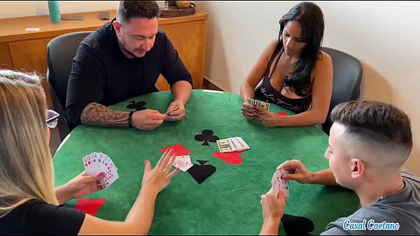 A ideia era jogar carta mas acabamos fodendo e fazendo uma troca de casal