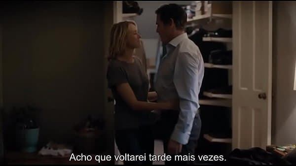 S&eacute;rie de sapatas da Netflix GYPSY - Naomi Watts batendo uma pensando em Sophie Cookson