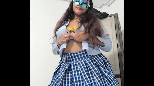 estoy muy arrecha porque hoy no tuve clases y mi novio vendra a follarme en la noche