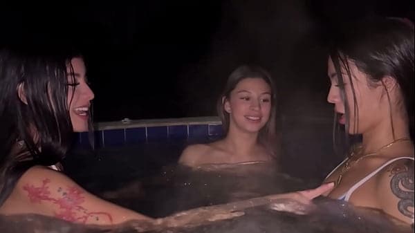 My first lesbian threesome! Emma Rouse & Alanna White
