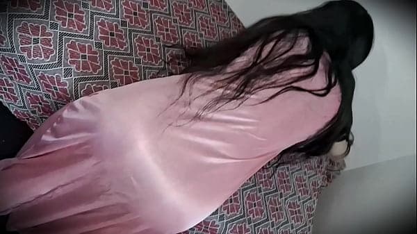 अमीर घर की पत्नी ने नौकर के साथ किया सेक्स!
