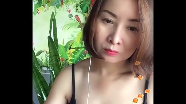 Chị u47 cố t&iacute;nh tụt d&acirc;y &aacute;o