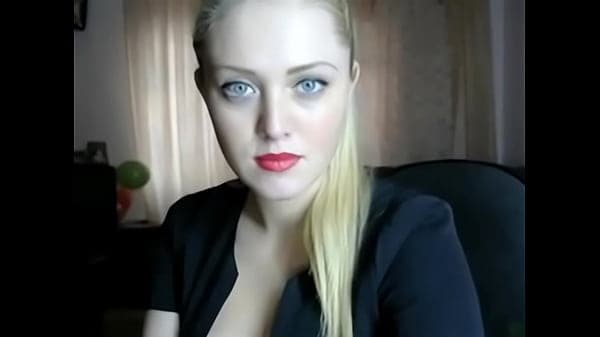 beautiful Ukrainian blonde from kiev cams with luscious red lips