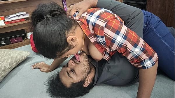 Indian College Girl Licks Her Boyfriend&rsquo;s Fingers While He Sucks Her Big Boobs