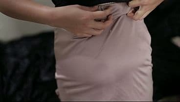 BOKEP INDO LAGI NYOBAIN ROK BARU TIBA TIBA DI ENTOT DARI BELAKANG