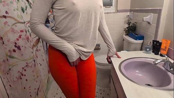 girl pees herself and wants to be peed on