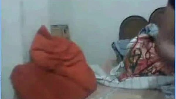 andhra bhabhi showing every thing (new)