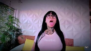 POV de uma vaqueira tatuada: Cavalgando fundo no pau   Gozada abundante (Conversa suja)