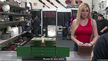 Precisava de grana e fudeu com o dono da loja - Com Legenda LEGENDADO