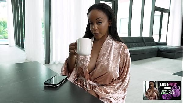 Ebony Mom With Amazing Tits Wants to Fuck - Lili Starfire