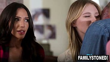 An unsuspecting Hime Marie joins her BFF Melody Marks fam for a nice holiday