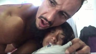 Novinha bebendo leite dep&ocirc;s de uma foda no pelo