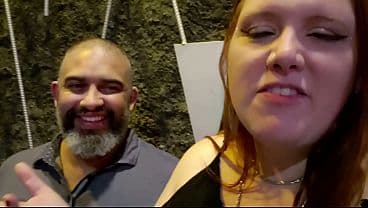 Fiz m&eacute;nage na festa nudista na casa de swing