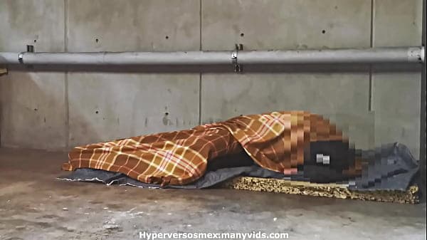 SEXO EN VIA PUBLICA, sexo con desconocidos, sexo con un homeless, Me ba&ntilde;a la cara de leche!