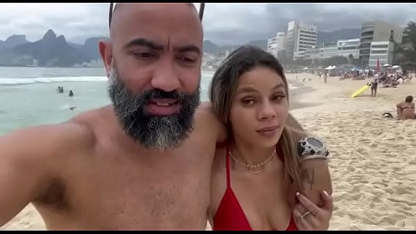 Ela ficou com tes&atilde;o na praia e arrebentei o cuzinho dela