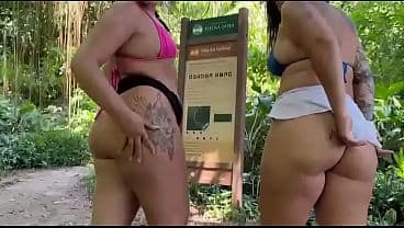 fiquei com tes&atilde;o na Trilha no meio do mato que leva para a praia deserta