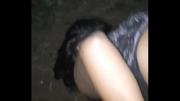 cu&ntilde;ada pierde apuesta, y me entrega su culo aprieto en el rio -MILF ANAL-