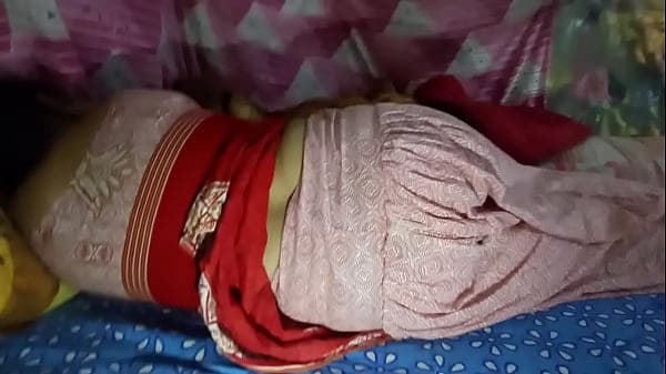Desi Bhabi Soniya get boob pressed Ass grabbed