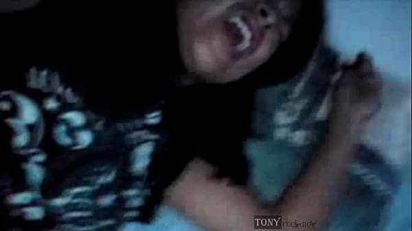&iexcl;Ay, me equivoqu&eacute; de hoyo? perdon.. Si ya sabes como soy pA que te lo acomodas en el culo?. Su primera vez por el culo no es como ella quer&iacute;a pero se fue a su casa siendo otra mujer.
