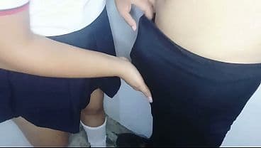 Follada Amateur en el sal&oacute;n de clases estudiantes latinos cachondos acaba en creampie