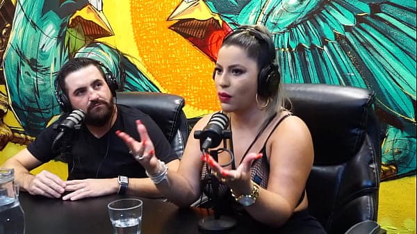 Casal liberal que foi para reality sem vestir nada! Juli Figueir&oacute;, Miss Bumbum Caminhoneira & Felipe