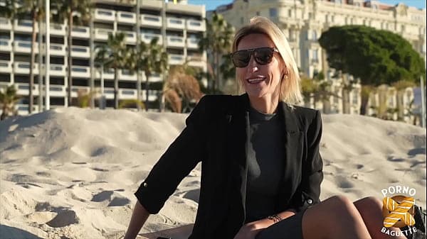Anouk est toute excit&eacute;e pour sa premi&egrave;re anale film&eacute;e !