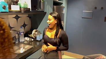 Meia Irm&atilde; da minha mulher veio do interior para passar as ferias, LOGO QUIS ENTRA NA ROLA falou que estava com muita vontade de uma piroca preta (COMPLETO NO RED)