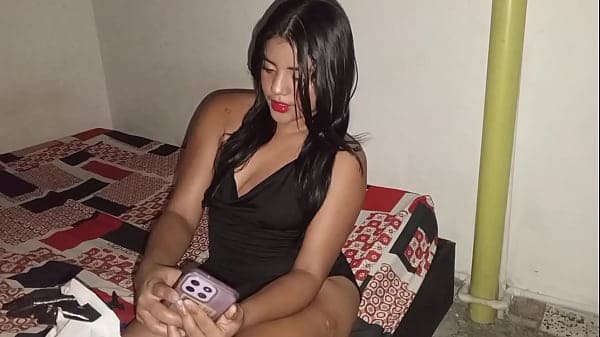 MORENA HERMOSA DE COLOMBIA LE ENVIA FOTOS DE SU VAGINA A SU NOVIO Y EL VIENE A FOLLARLA