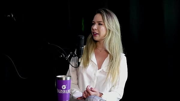 Saiu roxa de um v&iacute;deo de sadomasoquismo e quase chorou, achou ruim ao perder a virgindade, e o fetiche que n&atilde;o faria &eacute; o... - Milena Moreau (SHEER/RED)