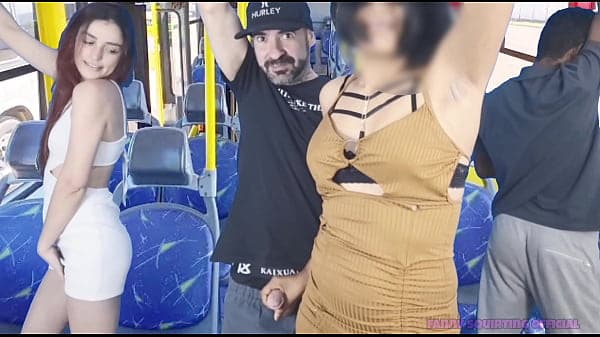 Mulher gostosa foi encoxada e levou gozada dentro do &ocirc;nibus cheio!
