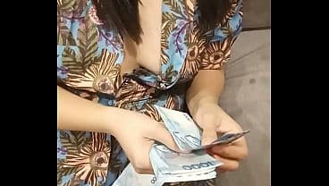 Food Delivery Girl Got Her Creamy Pussy Fucked Because She Was Given a Tip