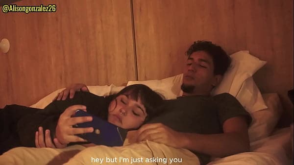 Tengo sue&ntilde;o hermanastro, dejame acostarme en tus piernas, pero no metas tu pene en mi boca por favor!!
