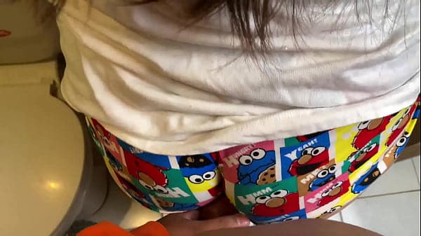 Punteo a la esposa de mi amigo con resaca me qued&eacute; en su casa y el ni al caso
