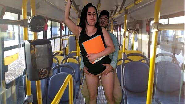 Estudante &eacute; fodida dentro do &ocirc;nibus em publico!