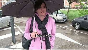 Esclusivo - Per 2000&euro; MILF italiana tradisce il marito con uno sconosciuto - English subtitles