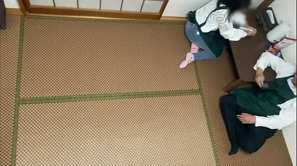 「あ、そこ&hellip;だめ&hellip;。」バイトの休憩室でバイトリーダーにマッサージしてあげるよと言われて、段々とおまんこに、、
