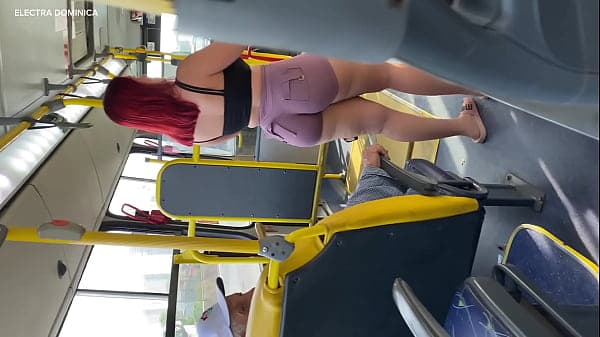 Levei a minha empregada para casa, olha oque ela fez dentro do &ocirc;nibus, fiquei louco