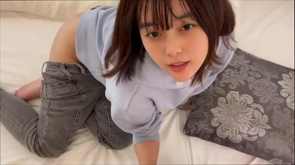 男友達とノリでラブホ来てAV鑑賞してたらムラムラしてきちゃってそのまま...【彼氏がいるのに男友達と浮気しちゃう女子大生】