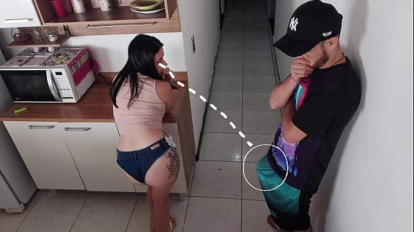 Trai meu marido transando com seu melhor amigo enquanto ele estava no banho, sexo arriscado.